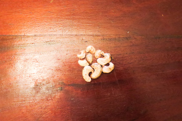 8 cashew nuts