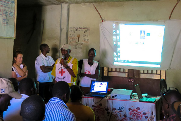 MSF presenting to Kissidougou Red Cross volunteers